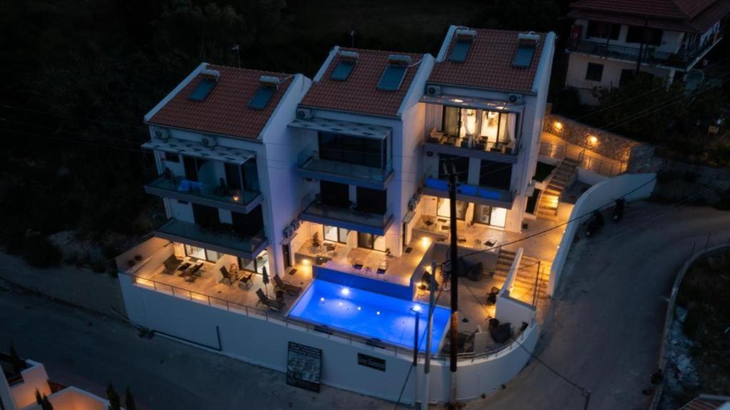 Above Blue Maisonettes Grey Diamond Nikiana Dış mekan fotoğraf